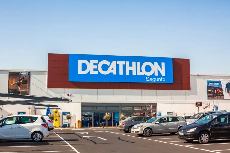 le développement international : Decathlon s'implante à l'international, en propre, et en Master franchise